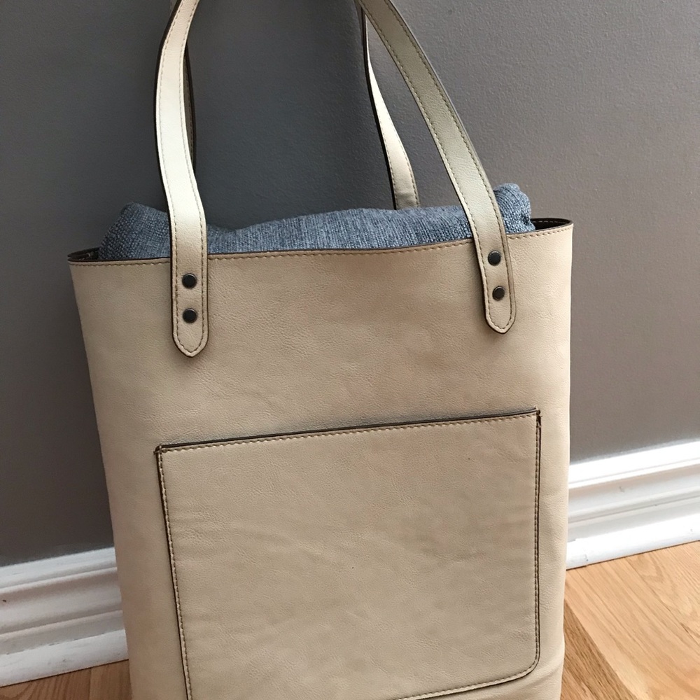 Reversible Abercrombie and Fitch Tote - Picture 8 of 11